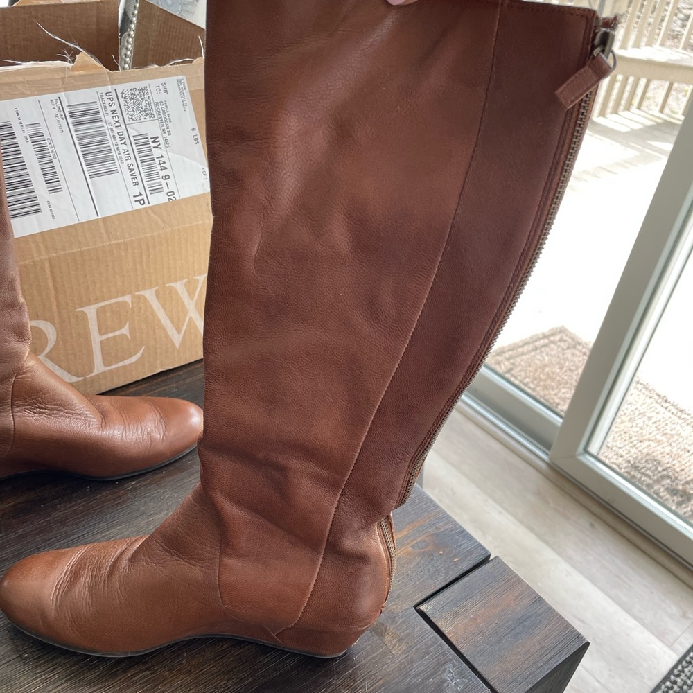 Boots - Picture 3 of 6